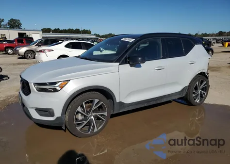2022 Volvo Xc40 T5 R-Design z USA, uszkodzony, nr VIN YV4162UM1N2646524